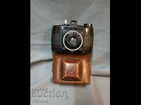 OLD BAKELITE CAMERA