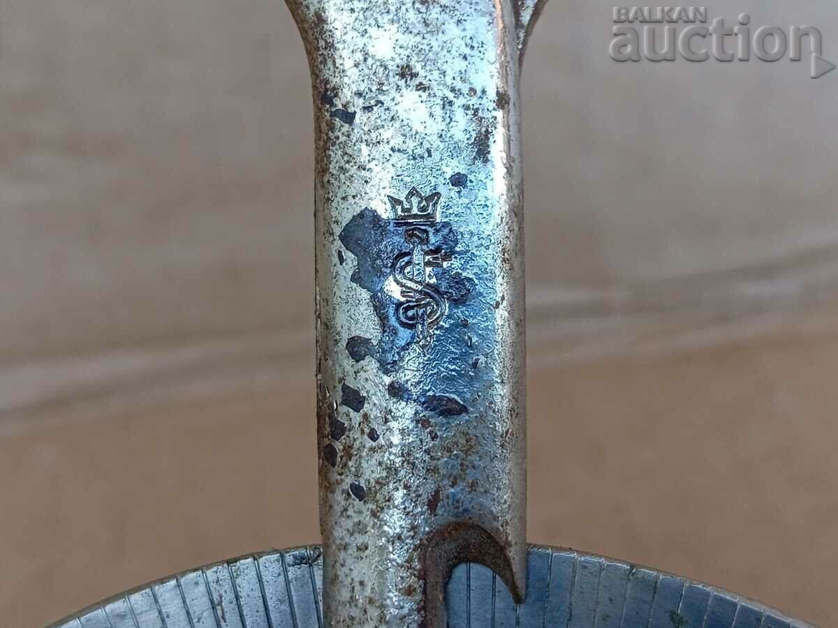 Auction antique medical device for measurements from the 1930s and 1940s Auction antique medical device for measurements from the 1930s and 1940s