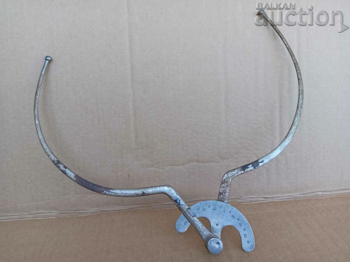 Delivery of antique medical device for measurements from the 1930s and 1940s Delivery of antique medical device for measurements from the 1930s and 1940s