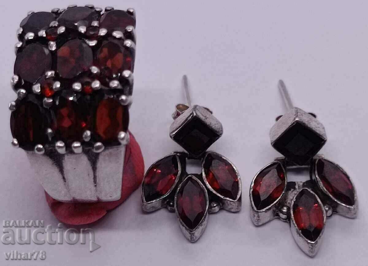 Women's silver garnet ring and earrings - 6 Women's silver garnet ring and earrings - 6