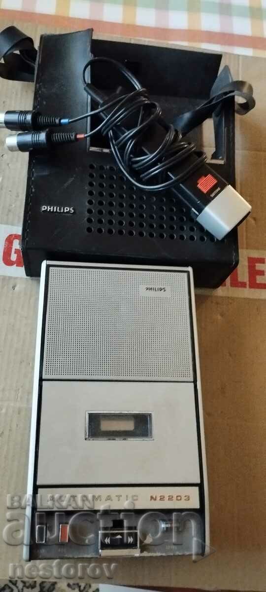 OLD PHILIPS CASSETTE PLAYER