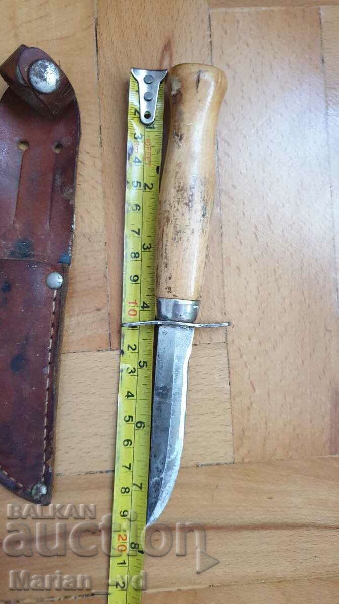 Cuțit de vânătoare vechi cu trestie cu preț 40.00 BGN | € 20.45 Cuțit de vânătoare vechi cu trestie cu preț 40.00 BGN | € 20.45
