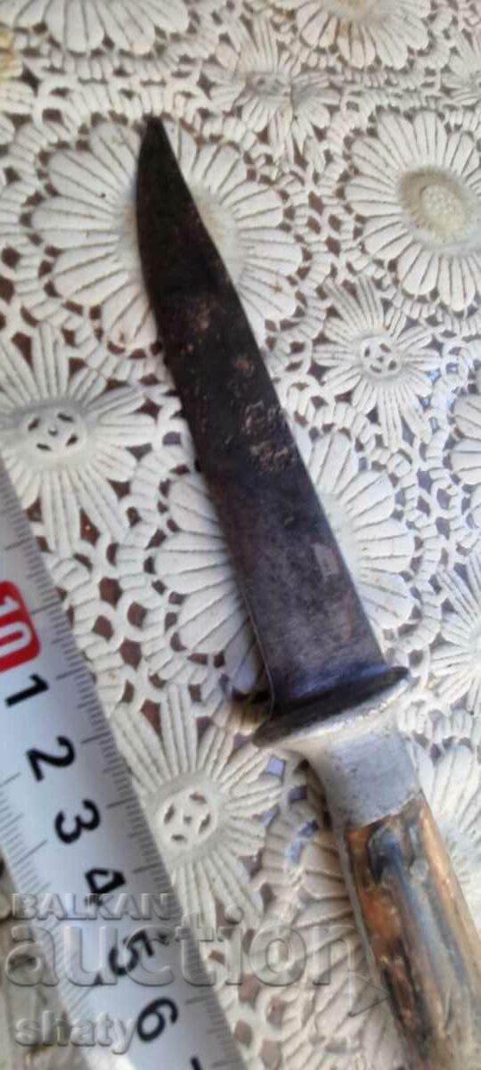 Delivery of An old knife Delivery of An old knife