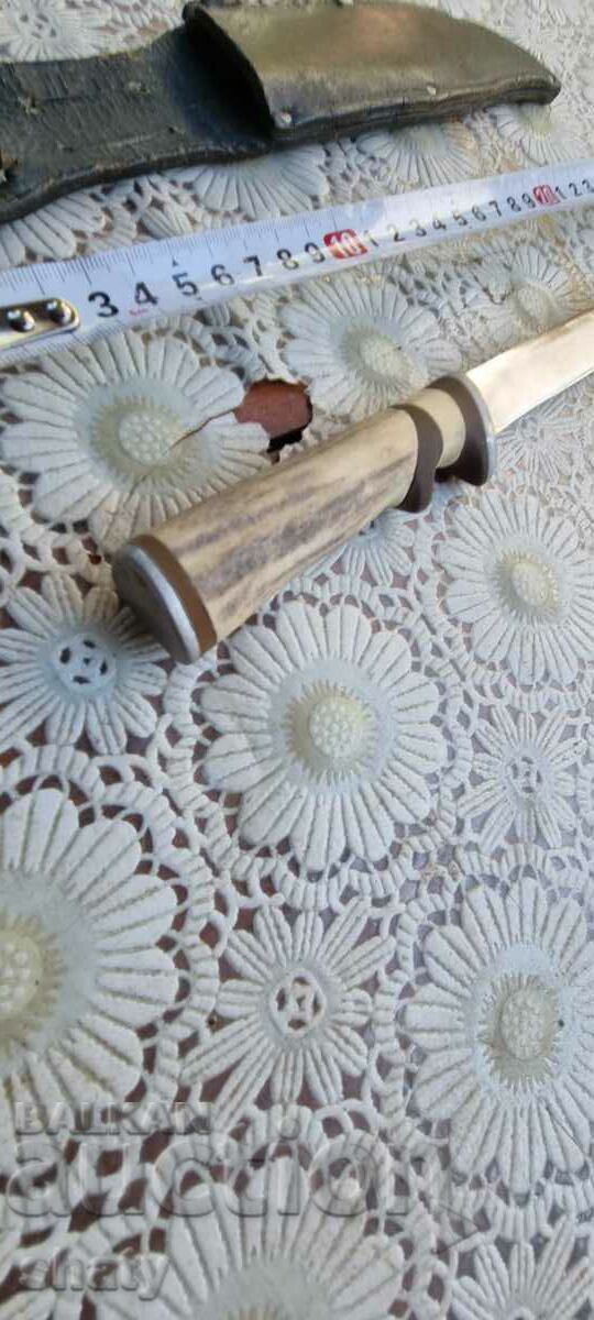 Ένα παλιό μαχαίρι με τιμή 85.00 BGN | € 43.46 Ένα παλιό μαχαίρι με τιμή 85.00 BGN | € 43.46