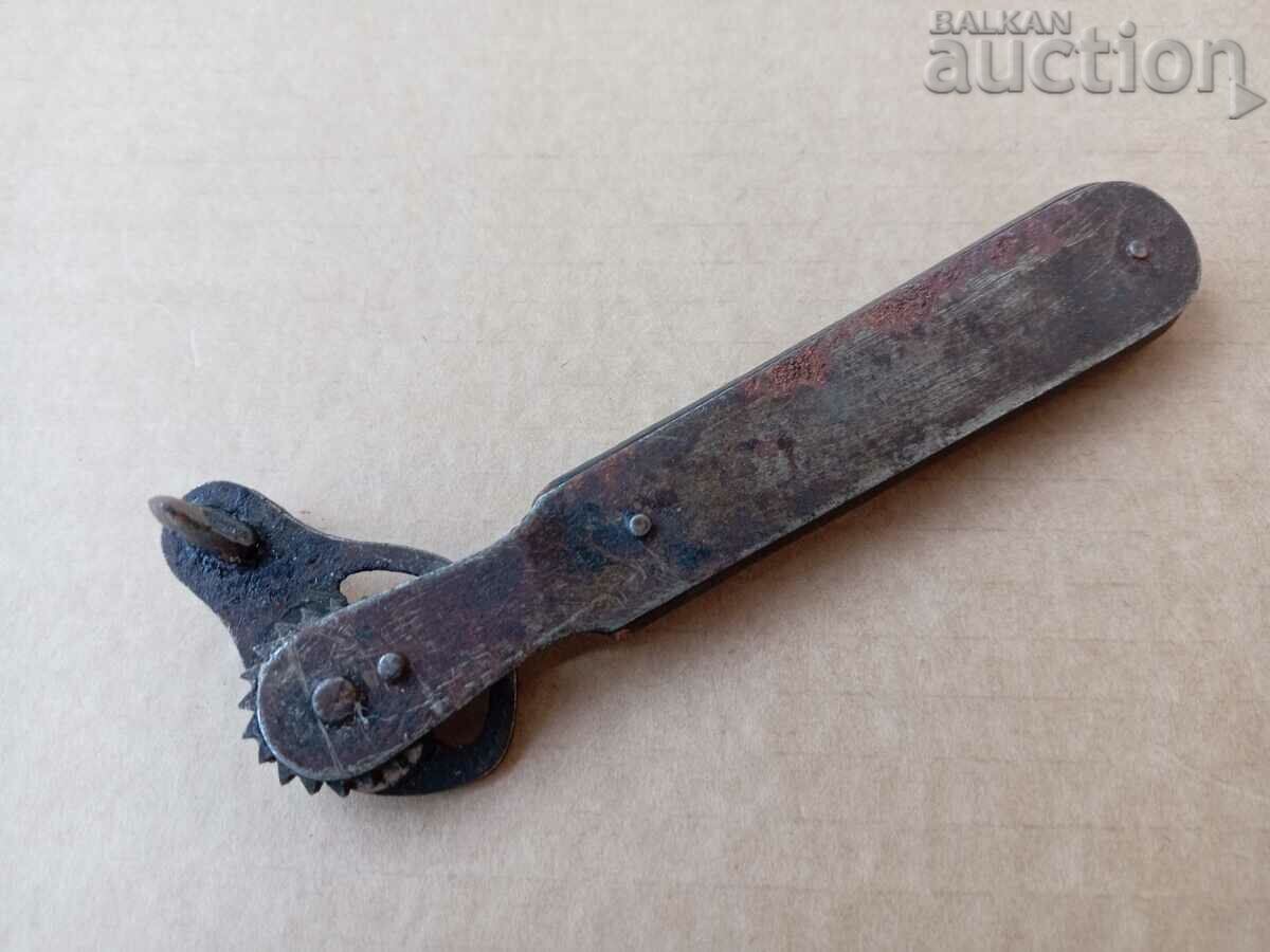 WW1 WWI Rival-Fix Deschidetor de conserve și sticle WW2 WWII cu preț 41.00 BGN | € 20.96