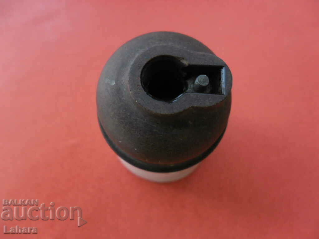 Доставка на Старинна ел фасунга порцеланова