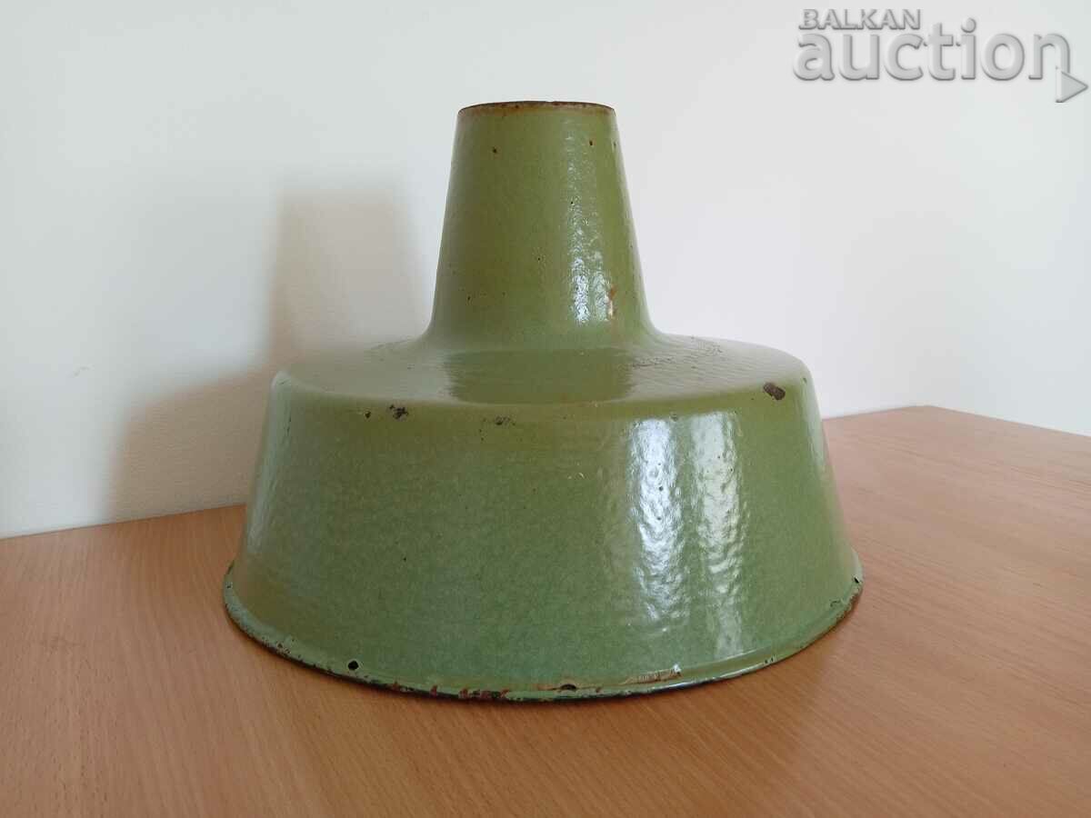 Delivery of industrial reflector retro enamel lamp social 70s Delivery of industrial reflector retro enamel lamp social 70s