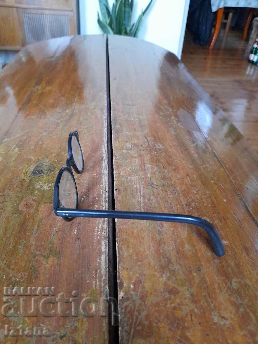 Auction Old glasses Auction Old glasses