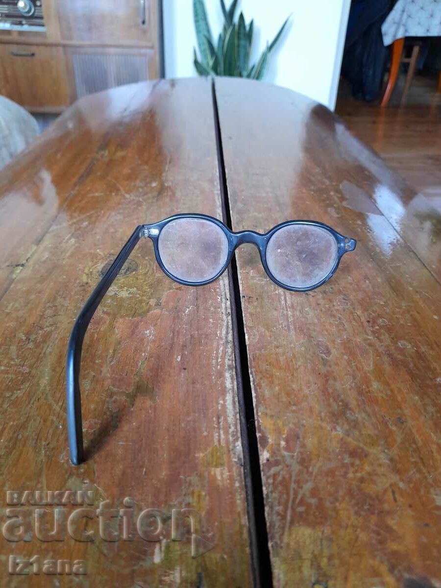 Delivery of Old glasses Delivery of Old glasses