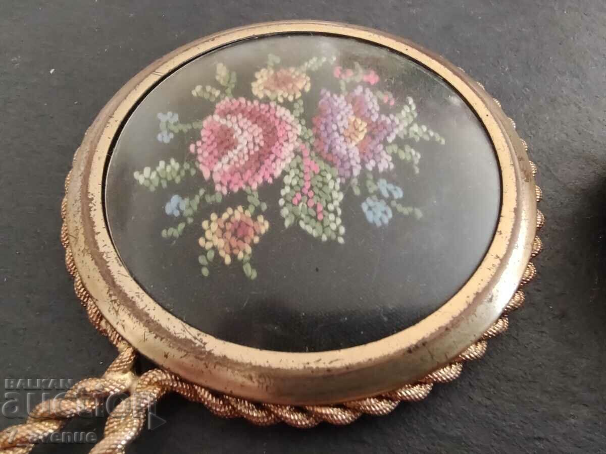 Mirror and trinket box, tapestry, rose, 09/29/24 with price 129.00 BGN | € 65.96 Mirror and trinket box, tapestry, rose, 09/29/24 with price 129.00 BGN | € 65.96