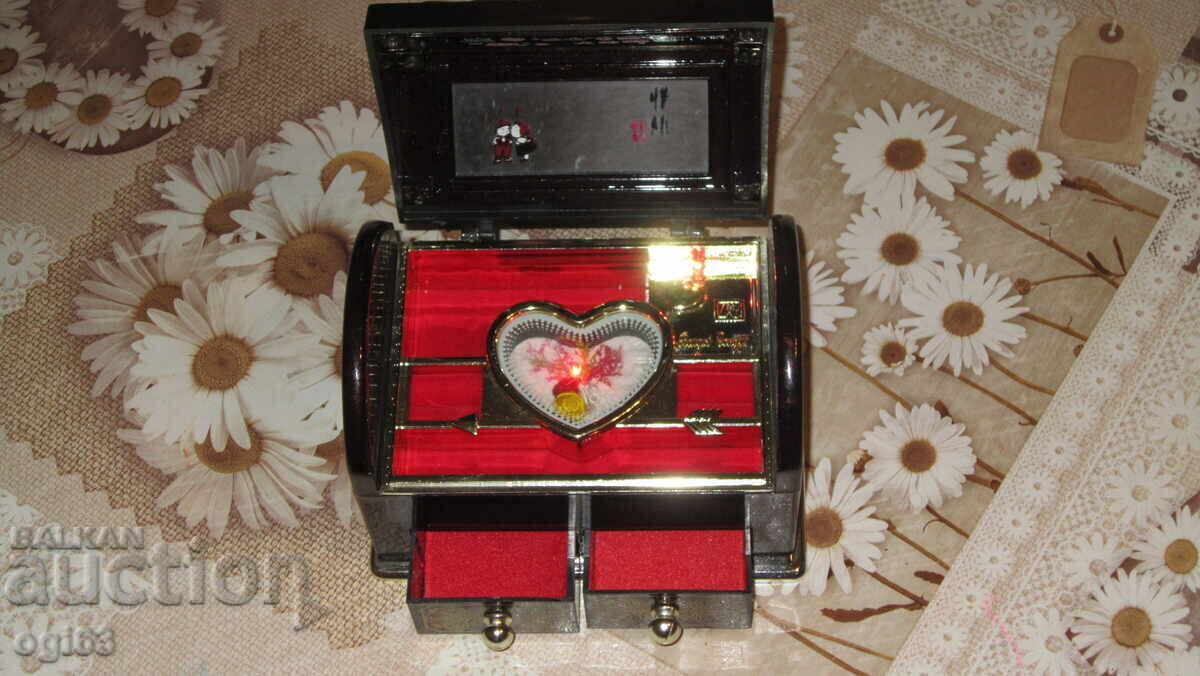 Jewelry box with price 10.00 BGN | € 5.11 Jewelry box with price 10.00 BGN | € 5.11