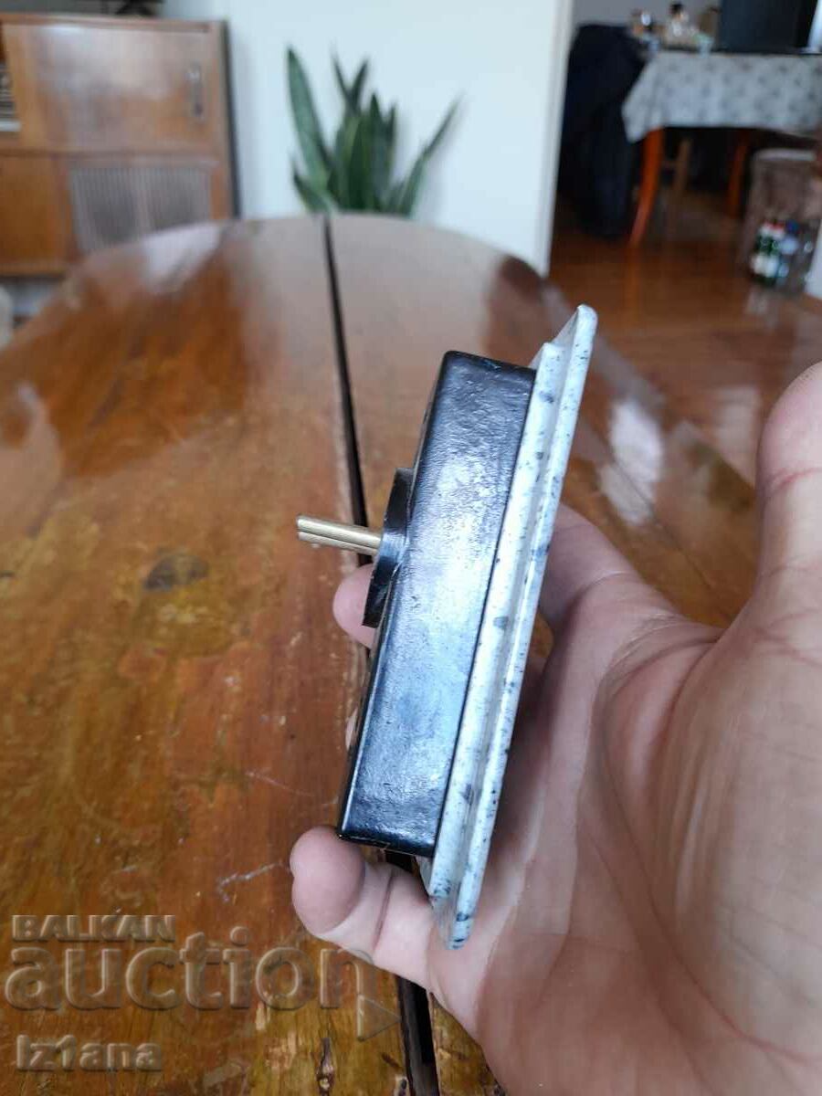 Δημοπρασία Παλιό πολύπριζο Δημοπρασία Παλιό πολύπριζο