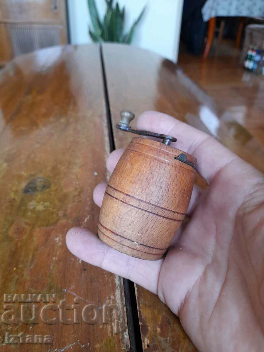 Stara Melnička, black pepper mill with price 22.00 BGN | € 11.25