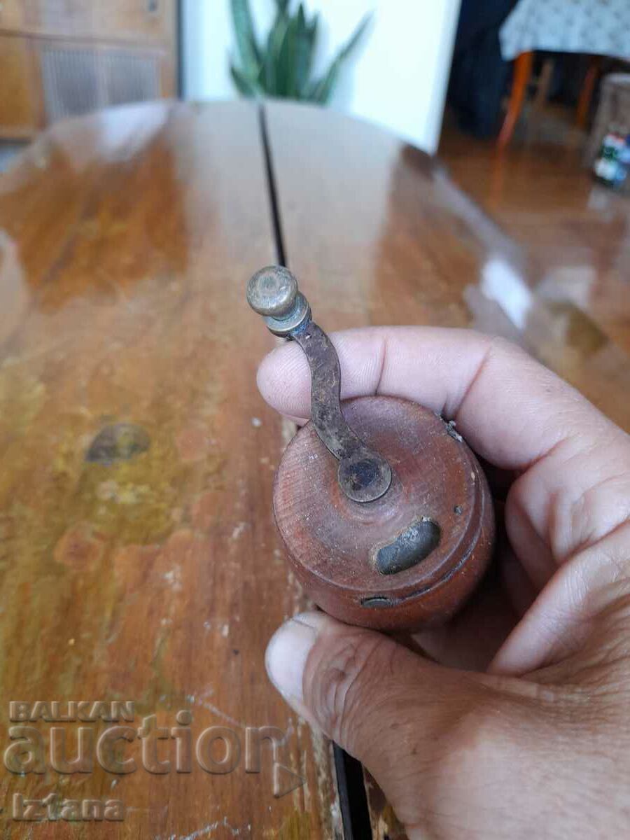 Auction  Stara Melnička, black pepper mill