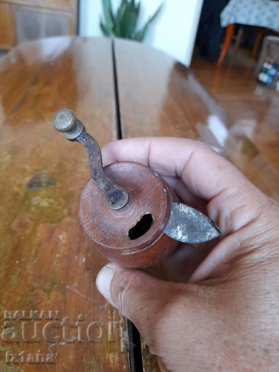 Delivery of Stara Melnička, black pepper mill