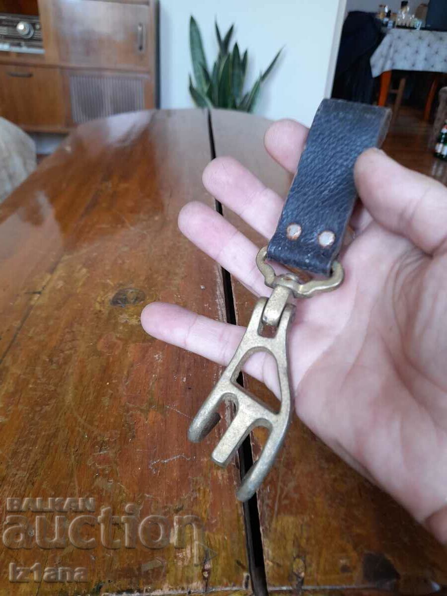 Delivery of Old hanger, belt loop Delivery of Old hanger, belt loop