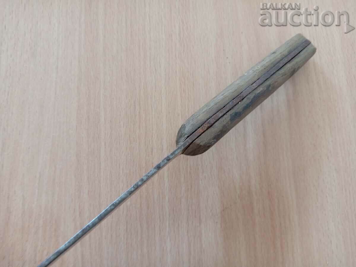 Delivery of ancient primitive knife