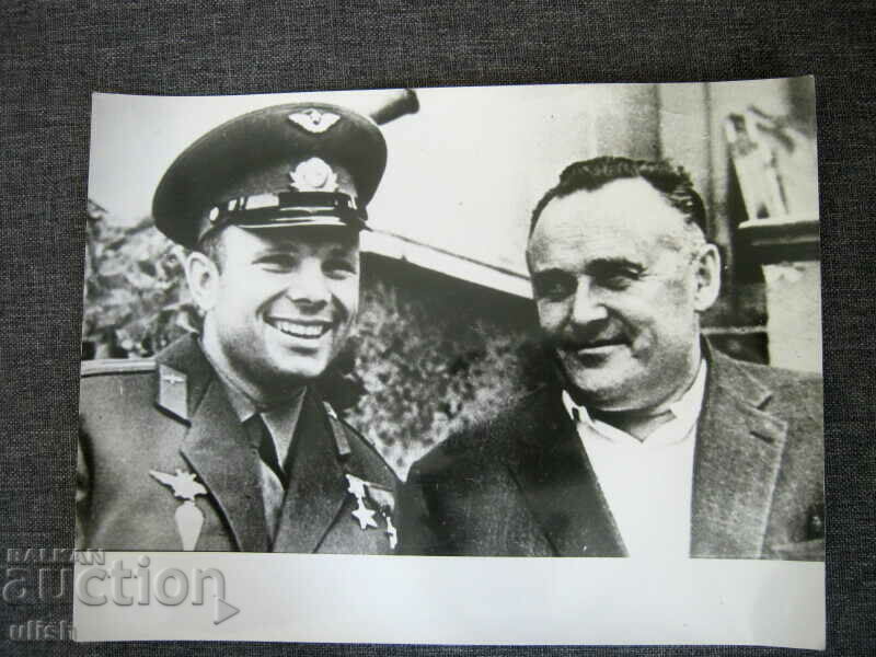 Old photo press photo Yuri Gagarin