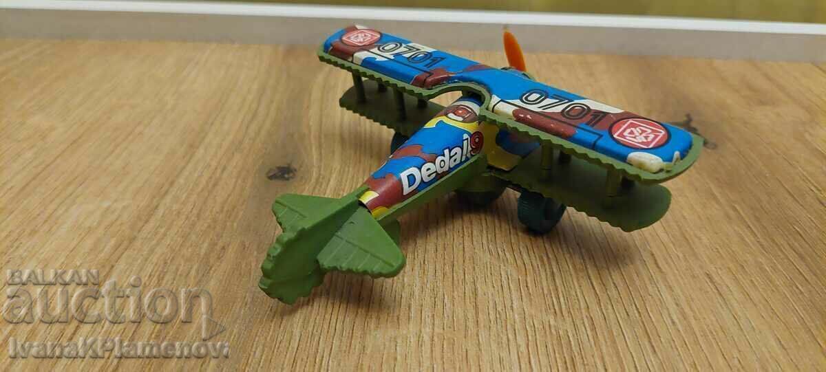 Livrarea O jucărie cu mecanism Livrarea O jucărie cu mecanism