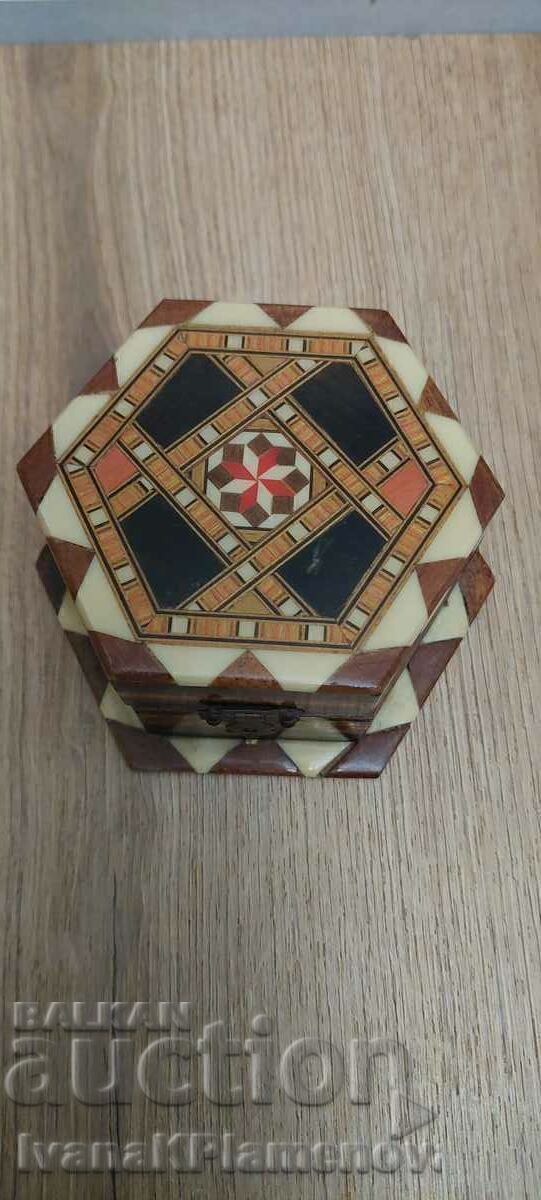 Cutie din lemn pentru colecționari cu preț € 15.00 | 29.34 BGN