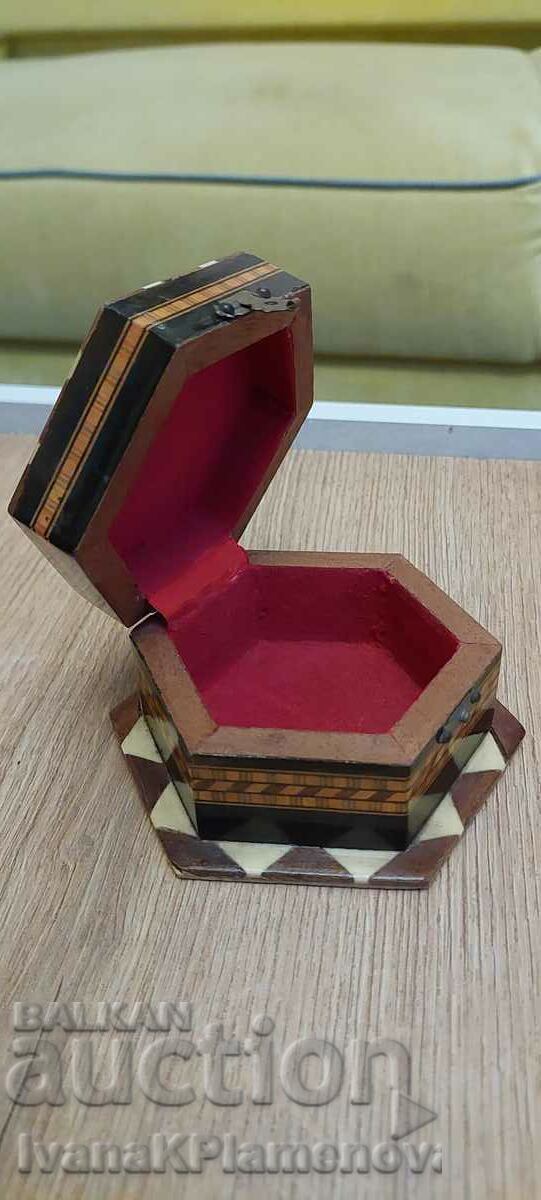 Delivery of Wooden box for collectors