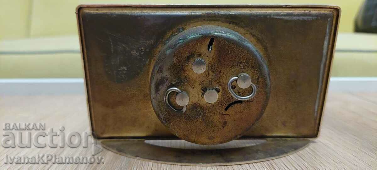 Παράδοση Ένα μηχανικό ρολόι από τη Σώτσα Παράδοση Ένα μηχανικό ρολόι από τη Σώτσα