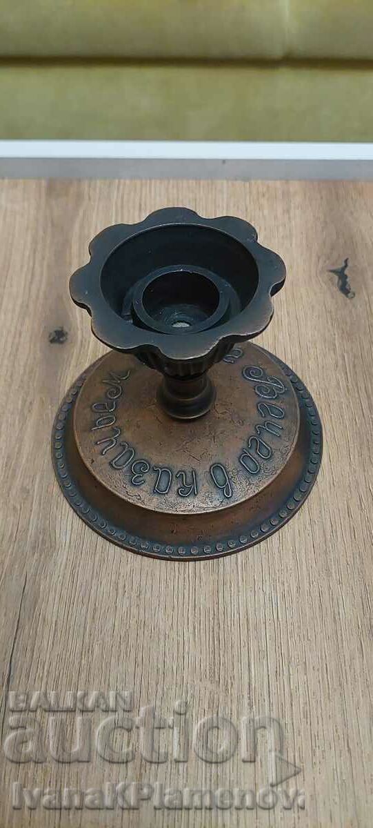 Sfeșnic metalic cu preț € 6.00 | 11.73 BGN