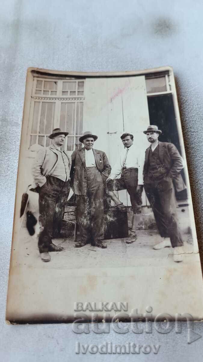 Photo Gigen Four men in front of a shop 1930