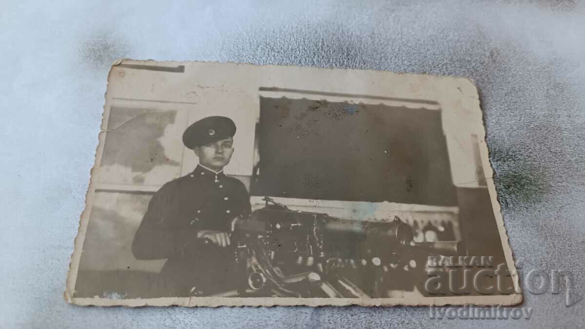 Photo Young soldier with Gatlink machine gun 1940