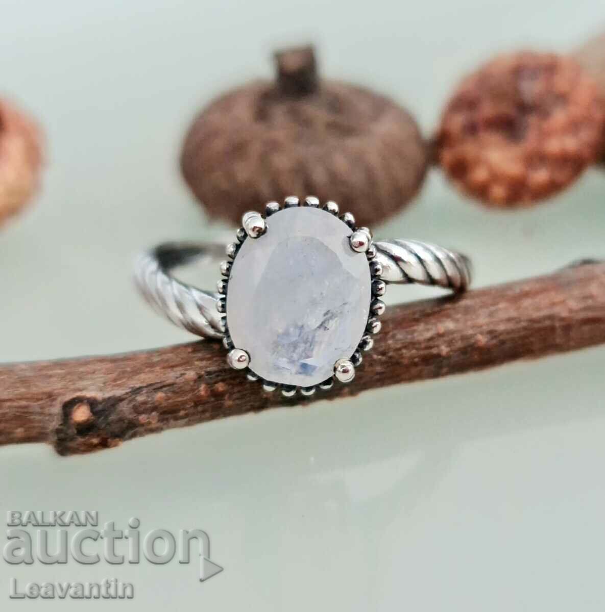 5112 Silver ring with Moonstone