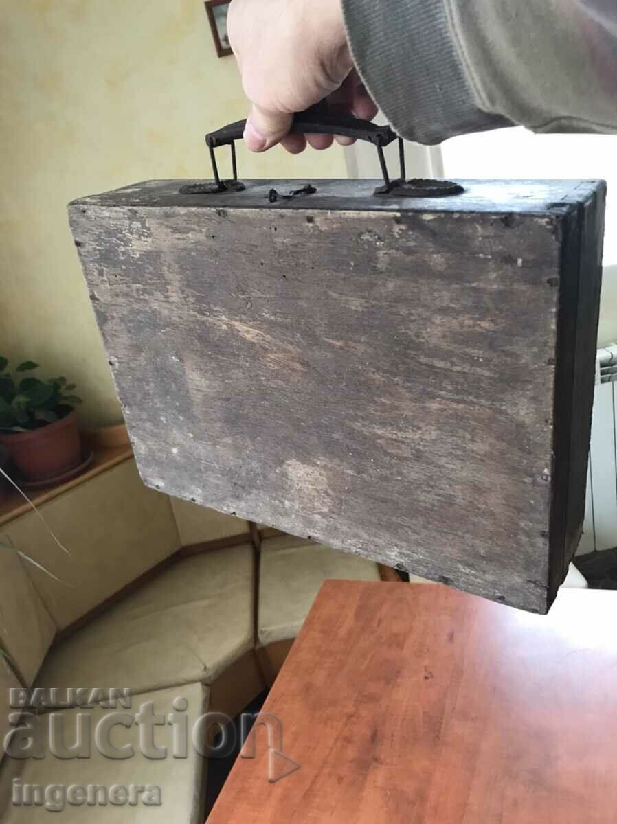 Delivery of SUITCASE 1930s WOODEN SUITCASE VINTAGE