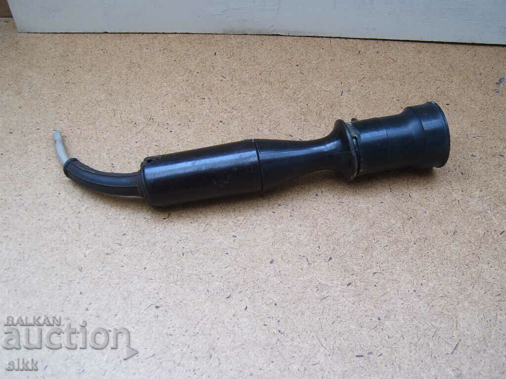 Priză cu mâner și cheie cu preț 5.00 BGN | € 2.56