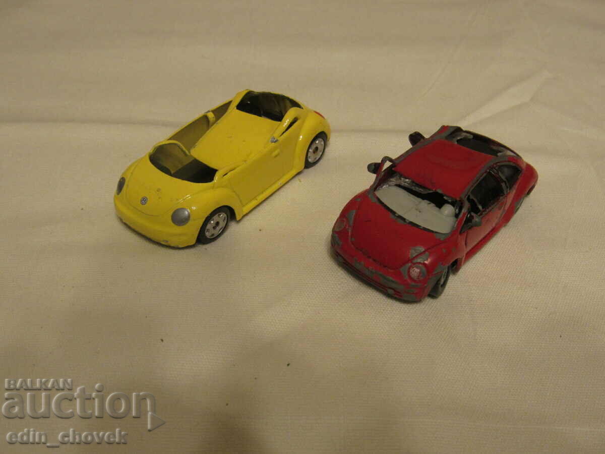 Two broken New Beetles for parts or dioramas