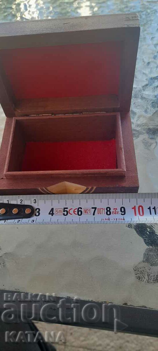 Δημοπρασία Μικρό ξύλινο κουτί Δημοπρασία Μικρό ξύλινο κουτί