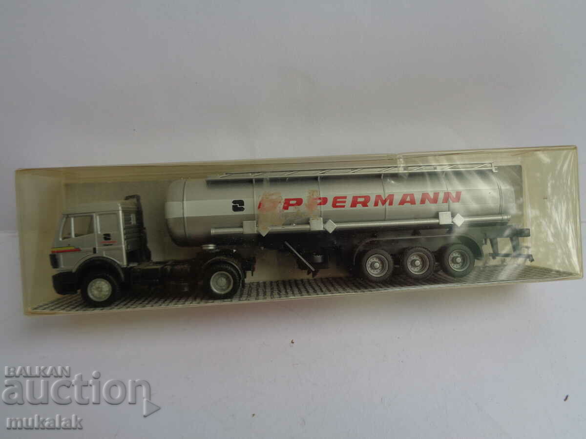 ALBEDO H0 1/87 MERCEDES BENZ TANKER TRUCK MODEL