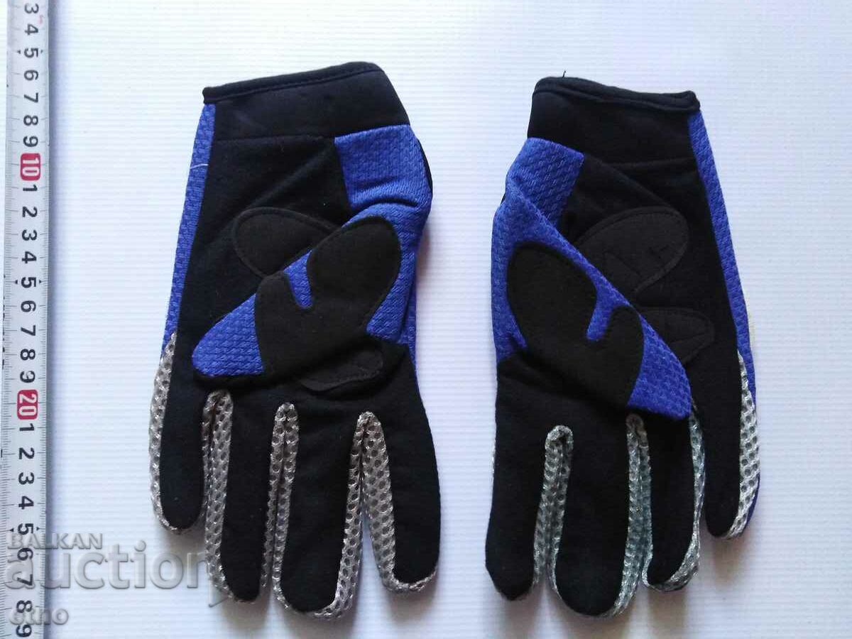 NEW MOTORCYCLE GLOVES, SIZE "L" with price 15.00 BGN | € 7.67 NEW MOTORCYCLE GLOVES, SIZE "L" with price 15.00 BGN | € 7.67