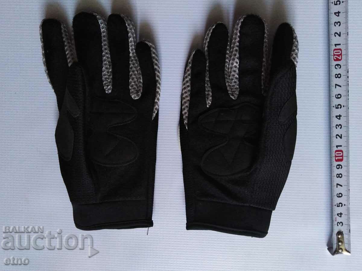 NEW MOTORCYCLE GLOVES, SIZE "L" with price 15.00 BGN | € 7.67 NEW MOTORCYCLE GLOVES, SIZE "L" with price 15.00 BGN | € 7.67