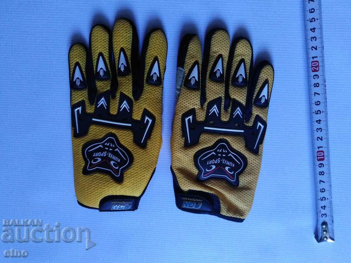 NEW MOTORCYCLE-BIKE GLOVES, SIZE "L" with price 15.00 BGN | € 7.67 NEW MOTORCYCLE-BIKE GLOVES, SIZE "L" with price 15.00 BGN | € 7.67
