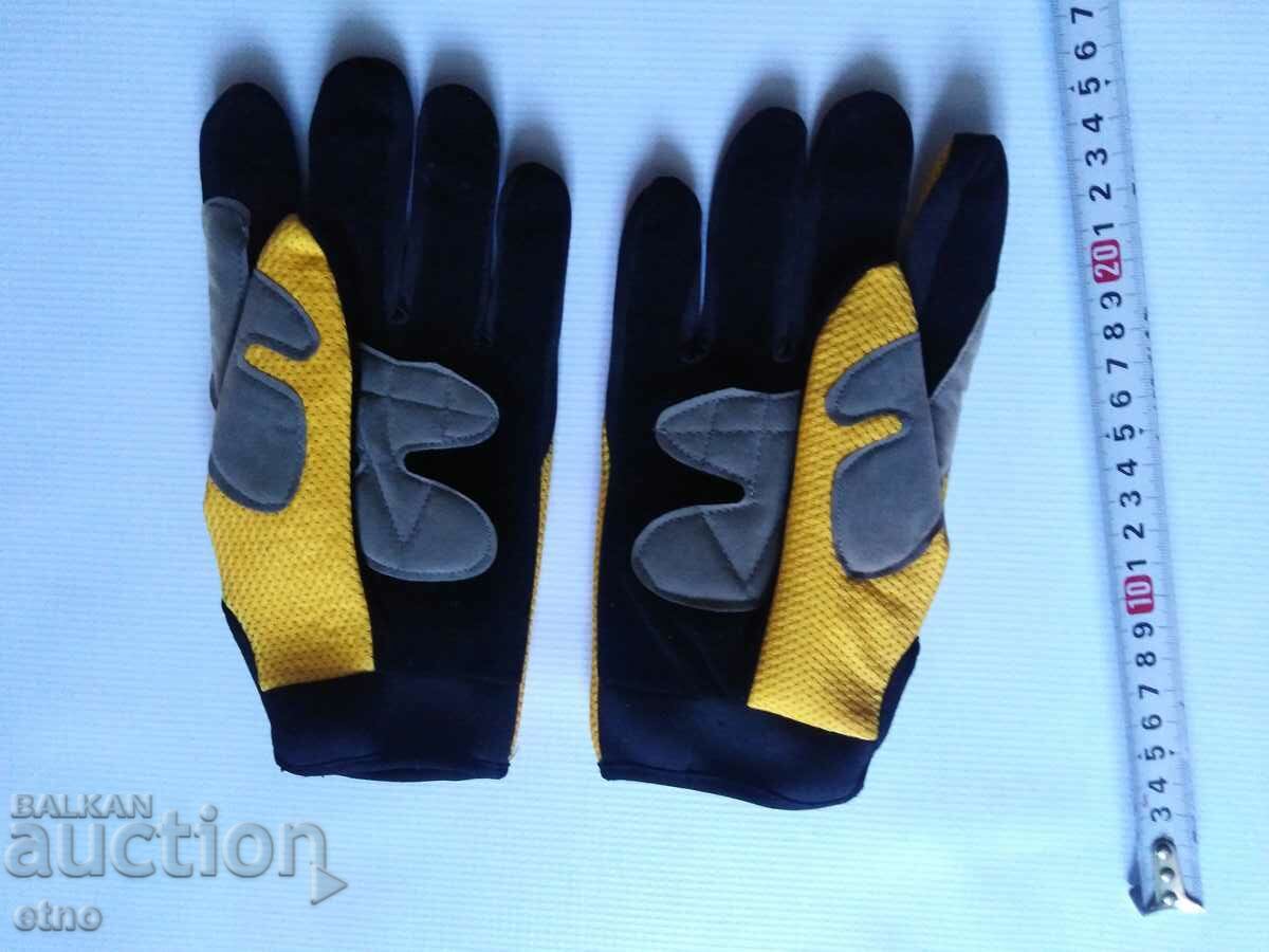 Auction NEW MOTORCYCLE-BIKE GLOVES, SIZE "L" Auction NEW MOTORCYCLE-BIKE GLOVES, SIZE "L"