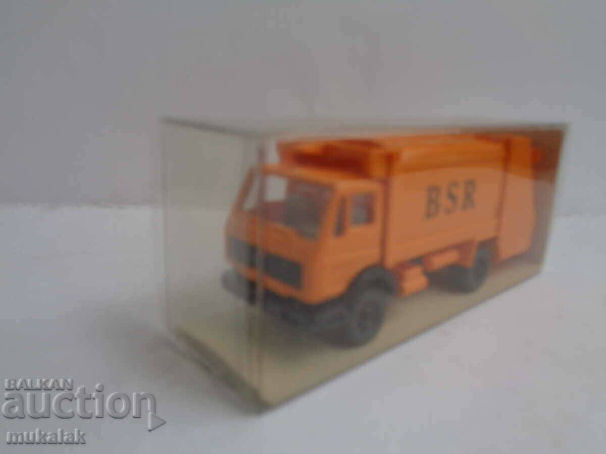 WIKING H0 1/87 MERCEDES GARBAGE TRUCK MODEL with price 20.00 BGN | € 10.23 WIKING H0 1/87 MERCEDES GARBAGE TRUCK MODEL with price 20.00 BGN | € 10.23