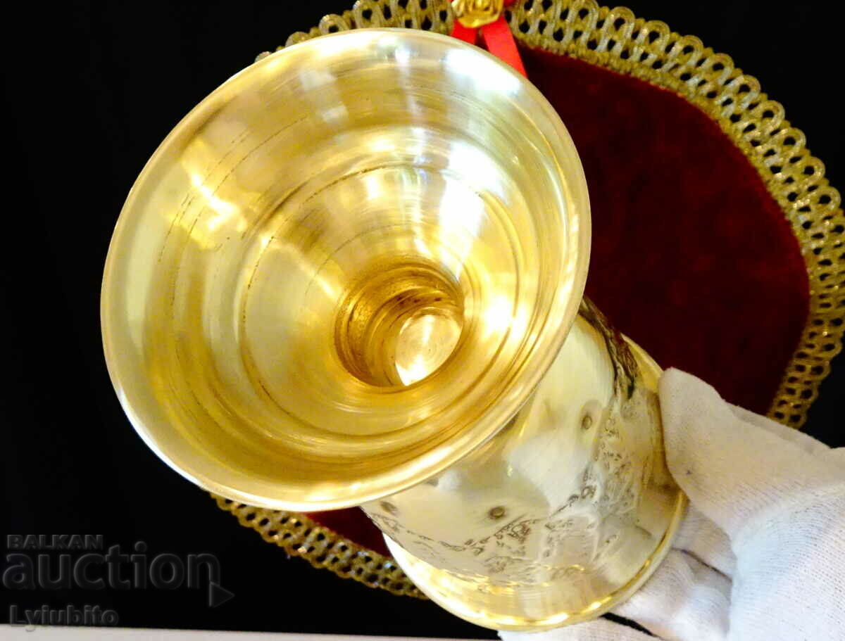 Delivery of Persian double-bottomed and walled brass cups. Delivery of Persian double-bottomed and walled brass cups.