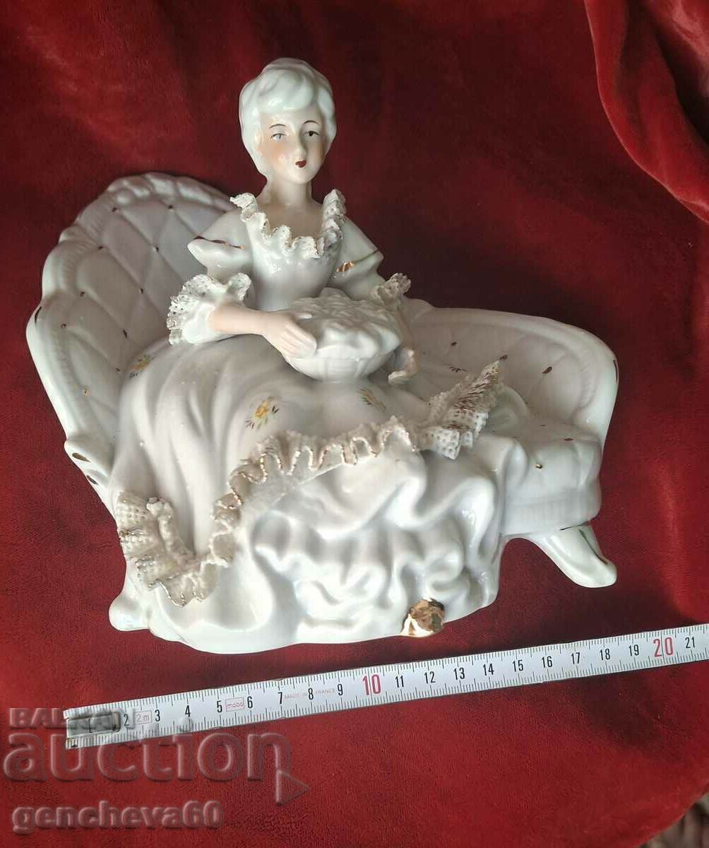 Porcelain Victorian figurine, "Lady on the Couch" - 5 Porcelain Victorian figurine, "Lady on the Couch" - 5