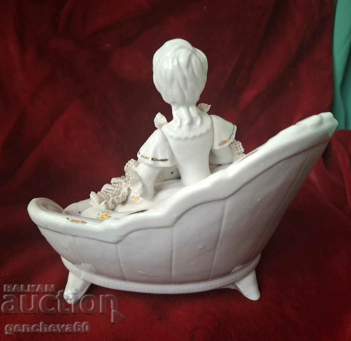 Porcelain Victorian figurine, "Lady on the Couch" - 6 Porcelain Victorian figurine, "Lady on the Couch" - 6