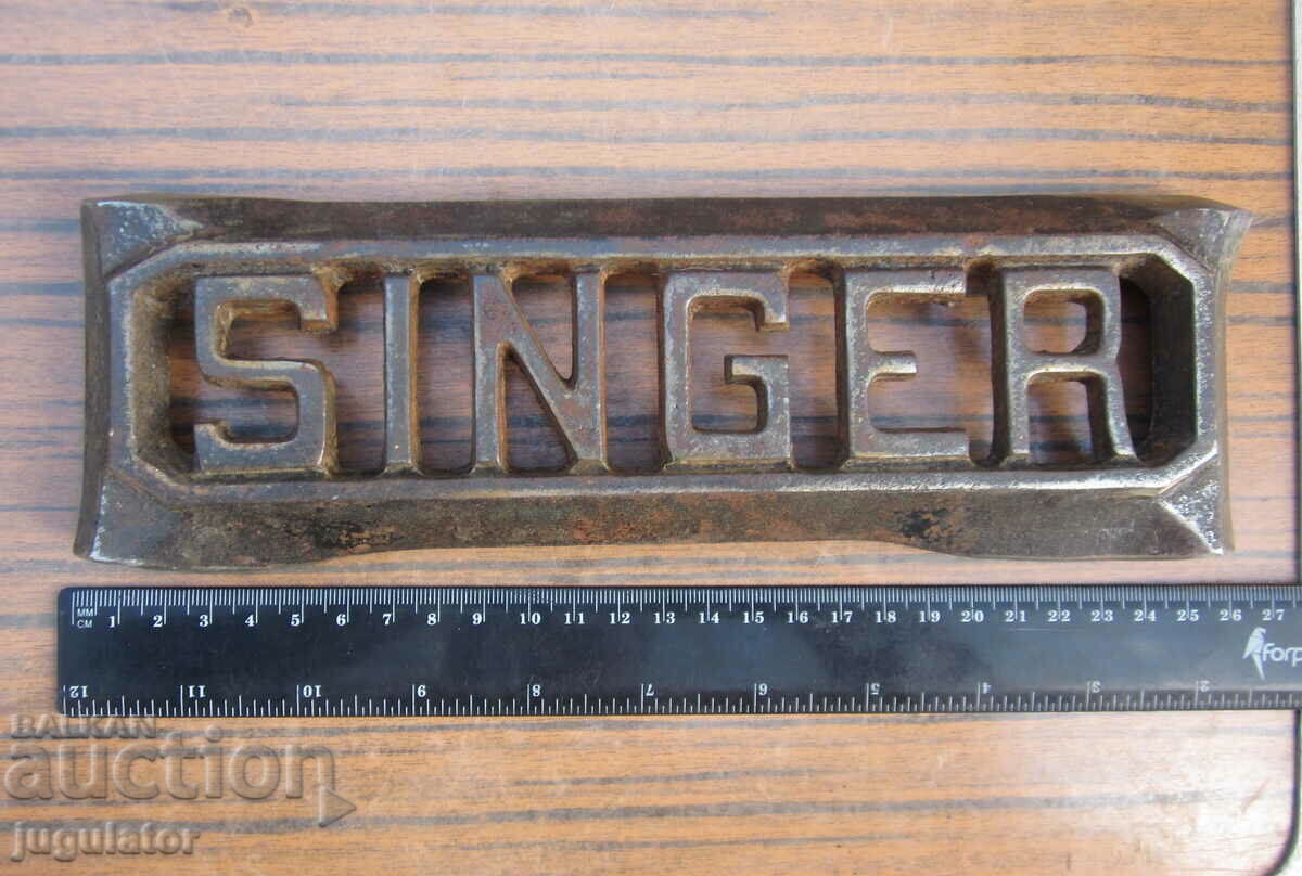 Auction old vintage solid cast iron plate emblem SINGER singer Auction old vintage solid cast iron plate emblem SINGER singer
