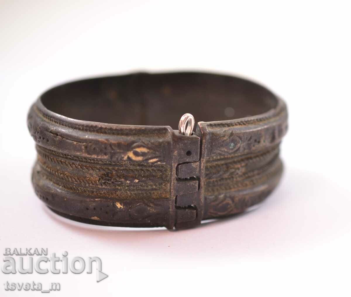 Antique bracelet, silver alloy, folk costume with price 50.00 BGN | € 25.56 Antique bracelet, silver alloy, folk costume with price 50.00 BGN | € 25.56