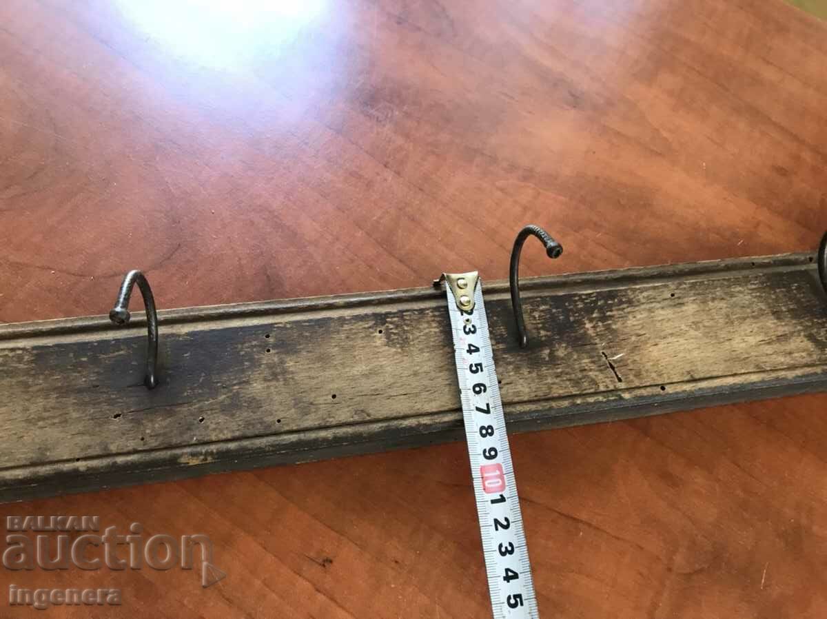 Auction  HANGER HANGER WOOD ANTIQUE