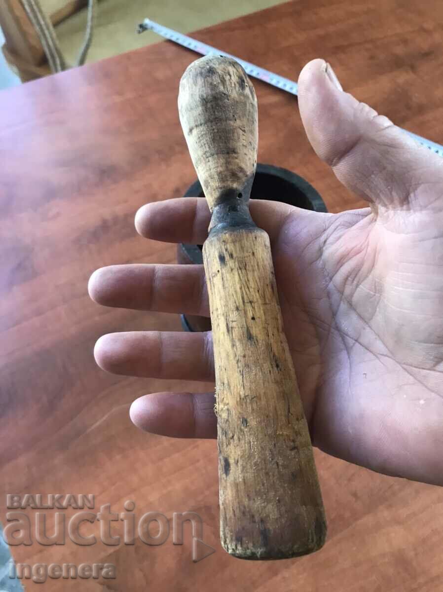 Delivery of MORTAR WOODEN LARGE ANTIQUE WITH HAMMER PATTERN Delivery of MORTAR WOODEN LARGE ANTIQUE WITH HAMMER PATTERN