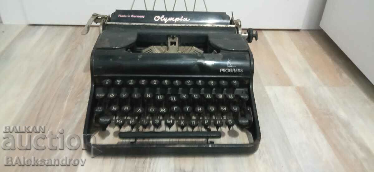 Old working typewriter