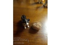 COLLECTIBLE old figurine dog 2