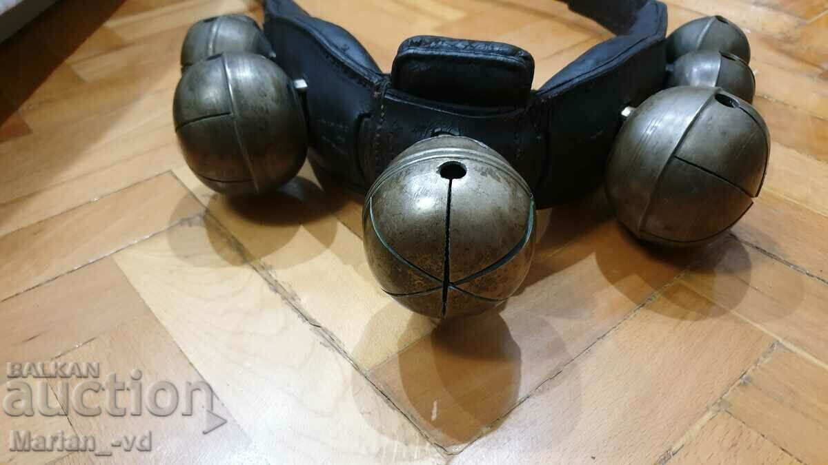 Παράδοση Παλιό κολιέ αλόγου με μεγάλες καμπάνες-παξιμάδια Παράδοση Παλιό κολιέ αλόγου με μεγάλες καμπάνες-παξιμάδια